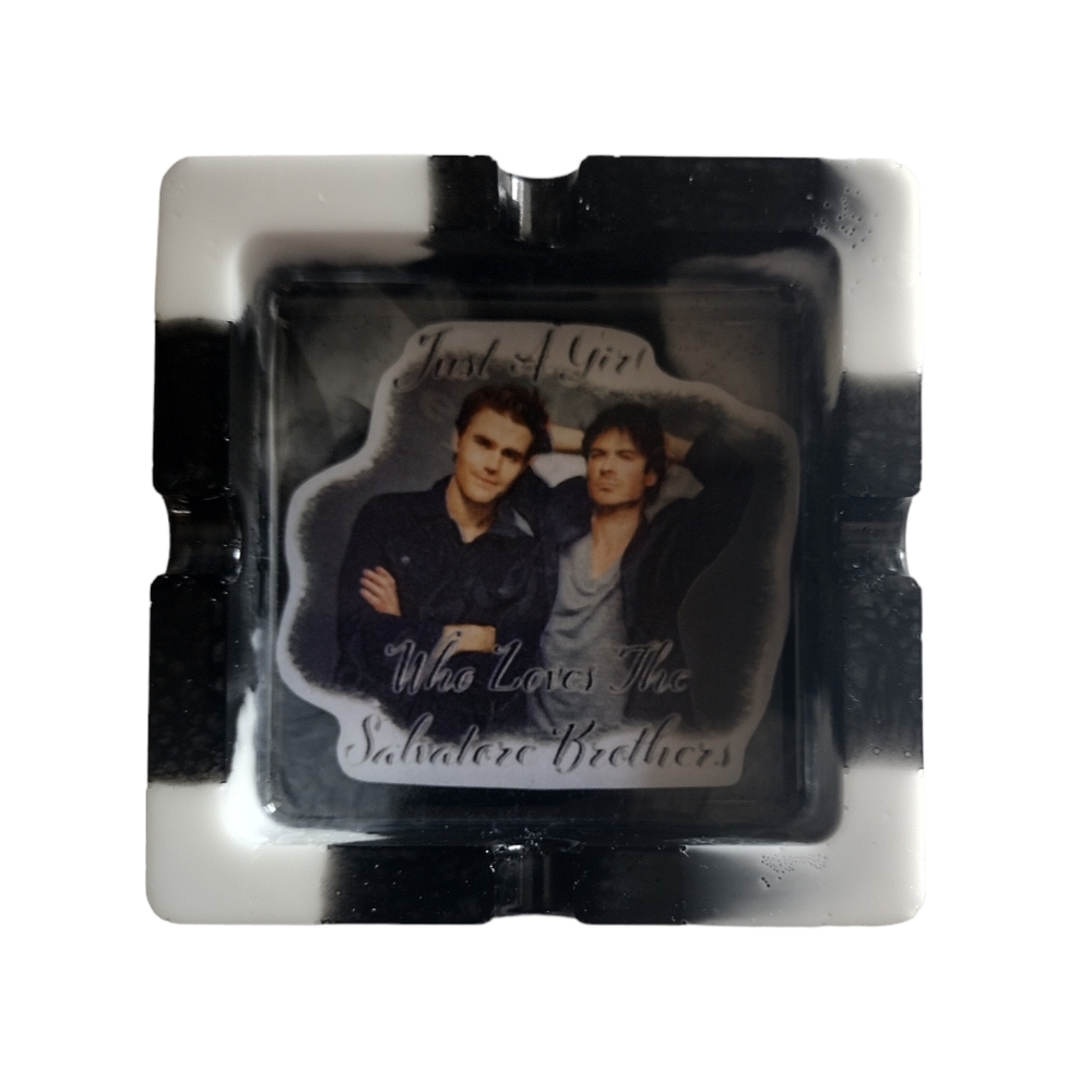 Vampire diaries ashtray with Salvatore brothers logo